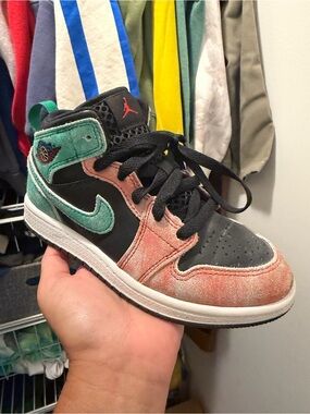 Jordan Kids Mid-Top Sneakers in Black, Green, Pink